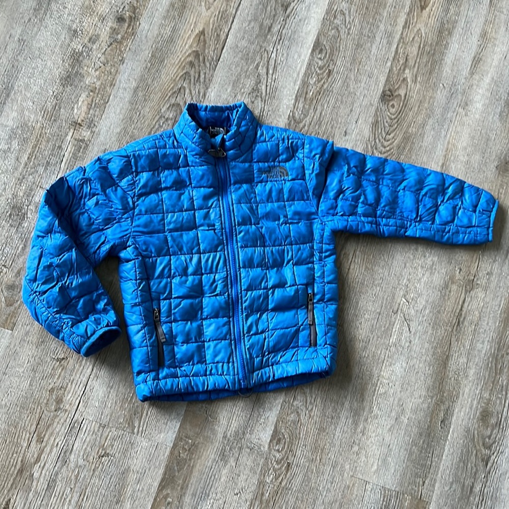 North face blue thermo ball. Size 5 warm and thin.